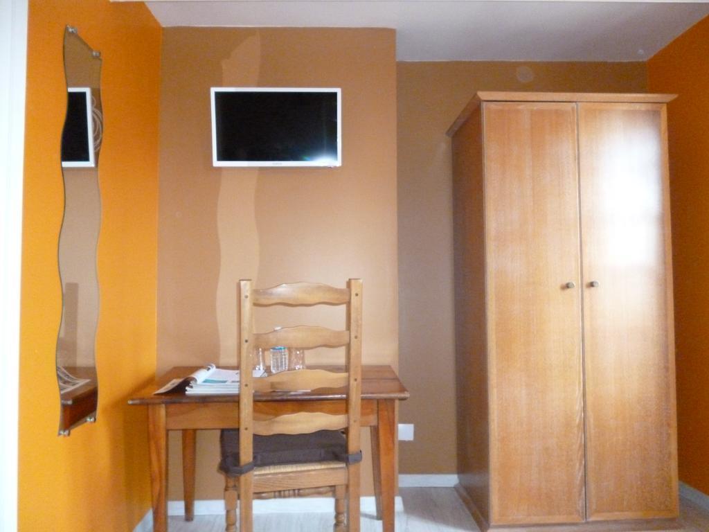 Auberge Le Cheval Blanc Saint-Gâtien-des-Bois Esterno foto