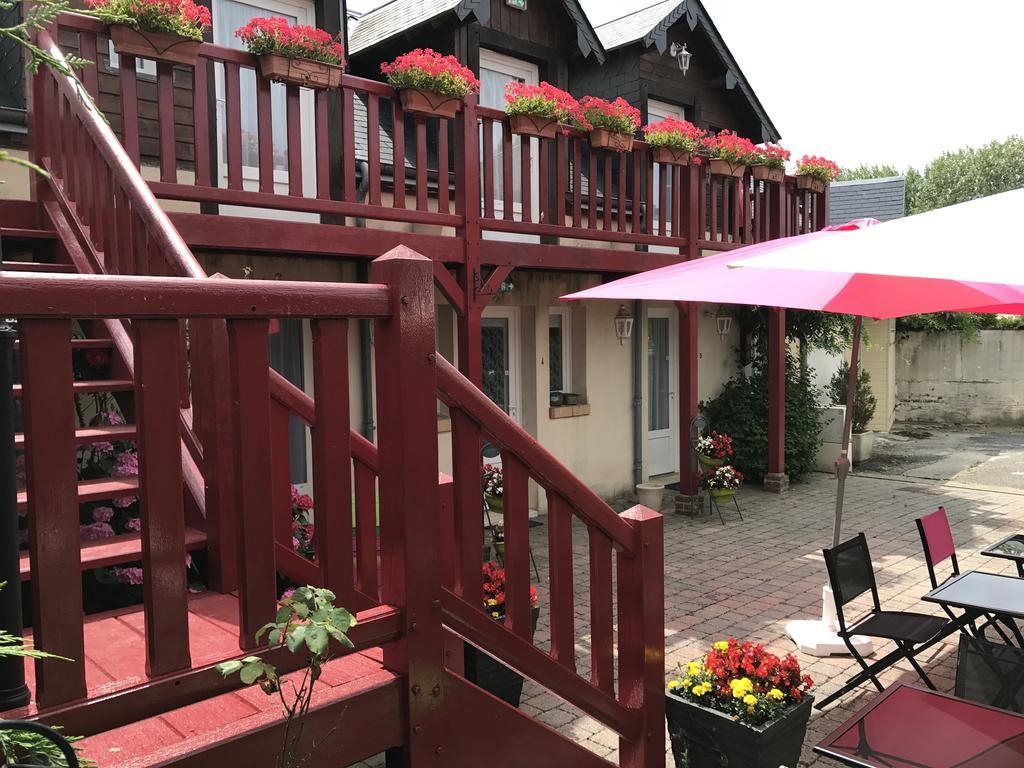 Auberge Le Cheval Blanc Saint-Gâtien-des-Bois Esterno foto